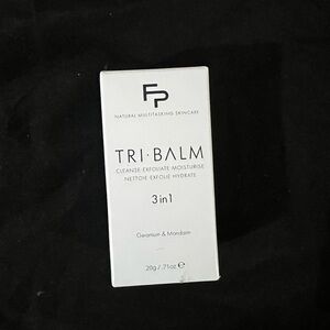 Tri-Balm Stick 3 in 1.